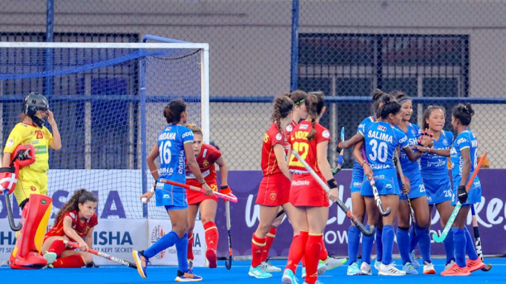 India beat Spain 2-1