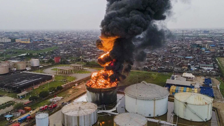 Blast at Nigerian oil Refinery