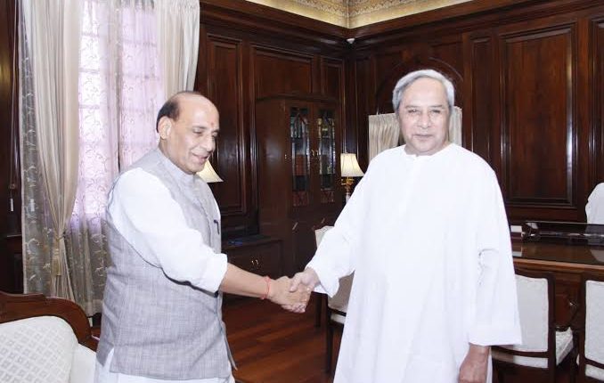 Rajnath talks to Naveen