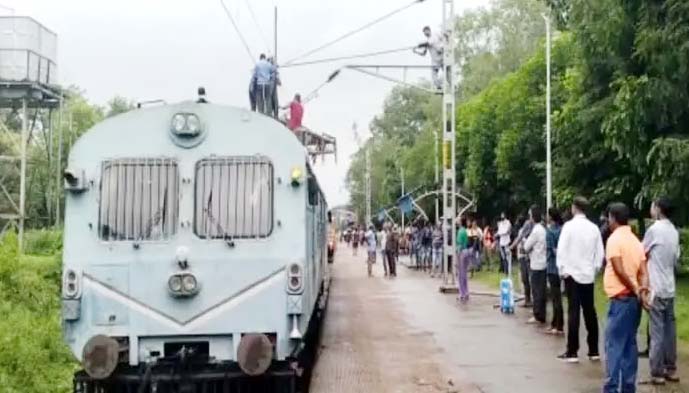 Bangiriposhi-Bhubaneswar Train