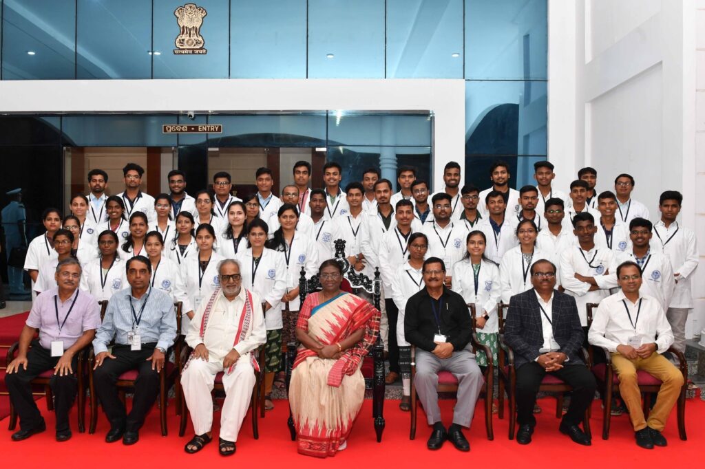 President Droupadi Murmu addressed the beneficiary students of Atut Bandhan