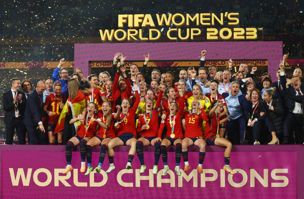 Soccer Football - FIFA Women's World Cup Australia and New Zealand 2023 - Final - Spain v England - Stadium Australia, Sydney, Australia - August 20, 2023 Spain players celebrate with the trophy after winning the World Cup REUTERS/Carl Recine