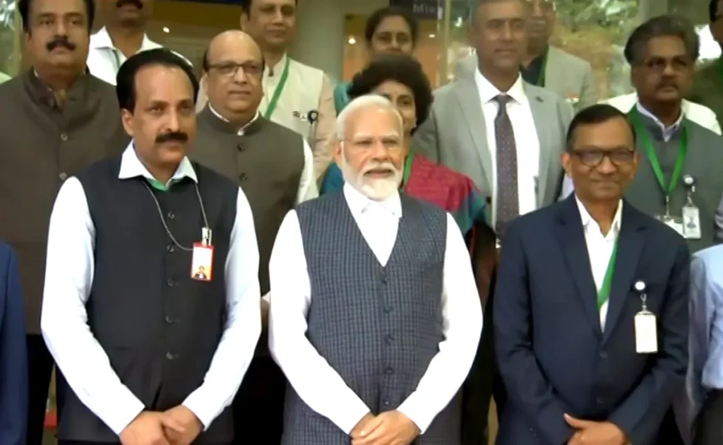 PM Narendra Modi met the scientific team of Chandrayaan-3