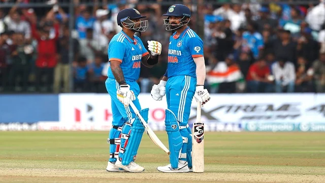 India set a target of 400-run for Australia