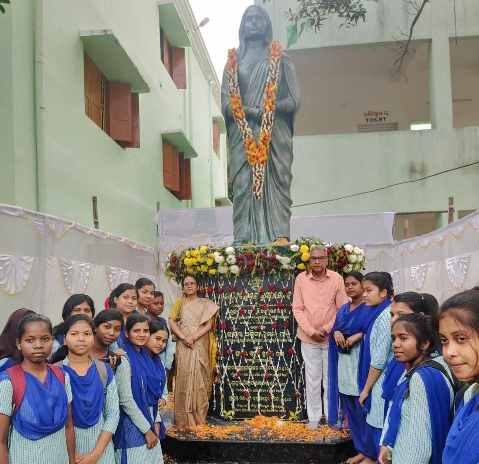 Kuntala Kumari Sabat Statue