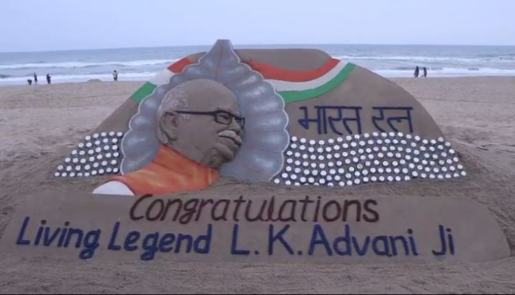 Best wishes to Lalkrishna Advani in sand art