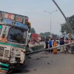 collision-between-truck-tractor-in-mirzapur